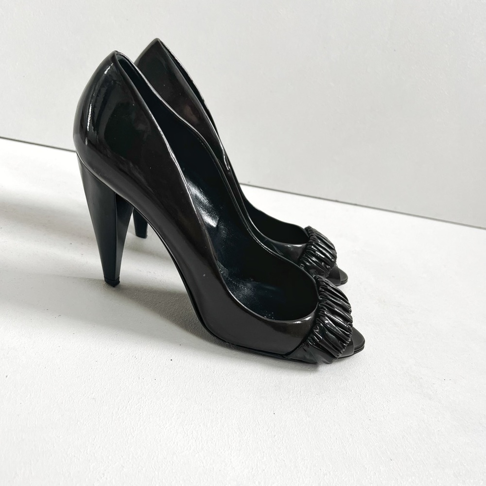 Burberry | Ruffle Heels - Picture 4 of 4